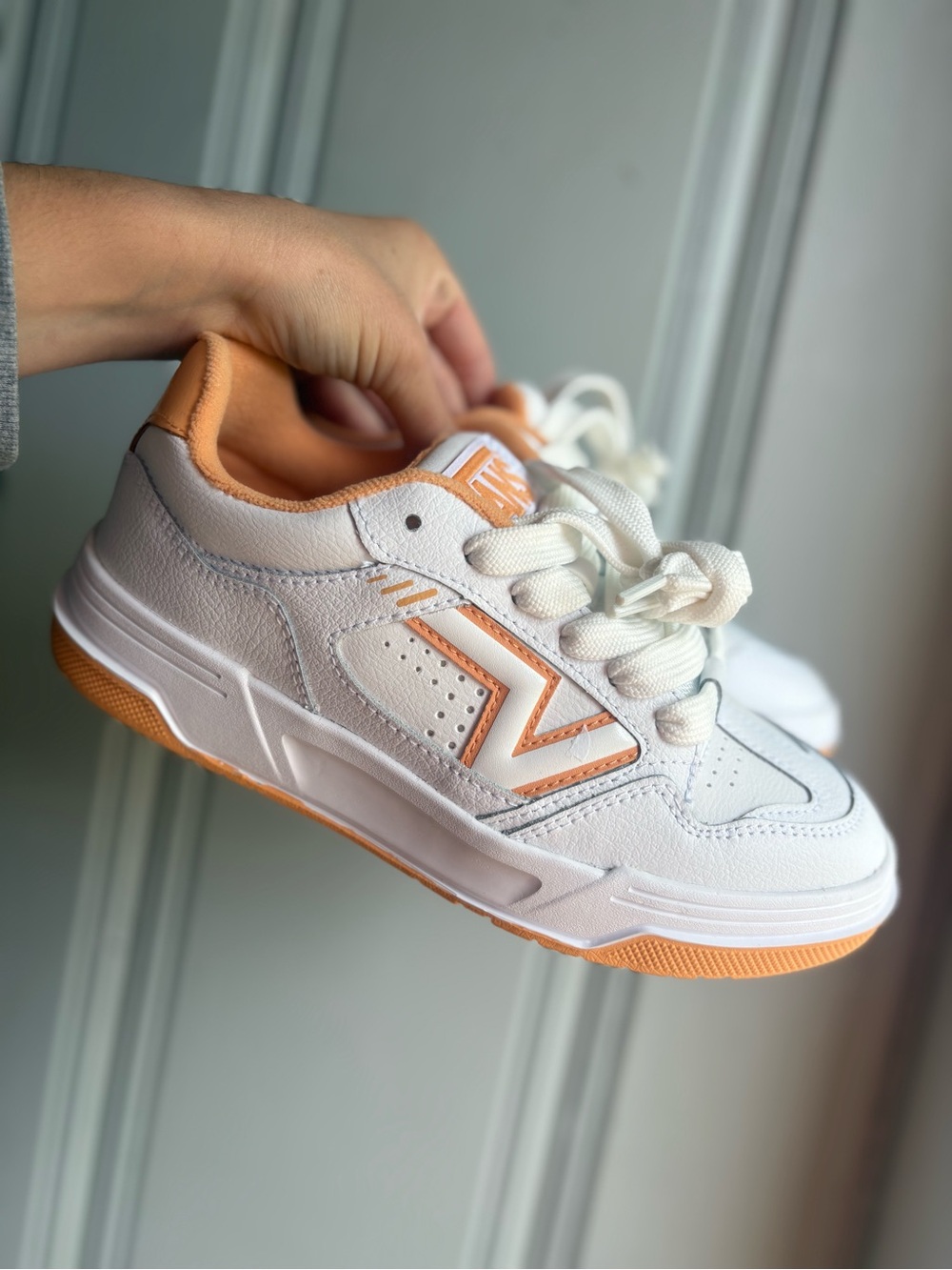 VANS Upland Women’s White and Orange Low-Top Sneakers NEW Size 7 - Picture 2 of 10